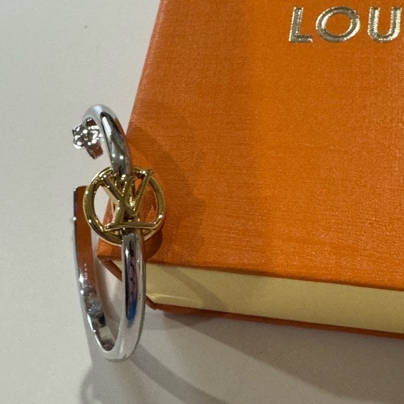 New with tag LV hoop earnings Louis Vuitton earrings - Picture 3 of 7